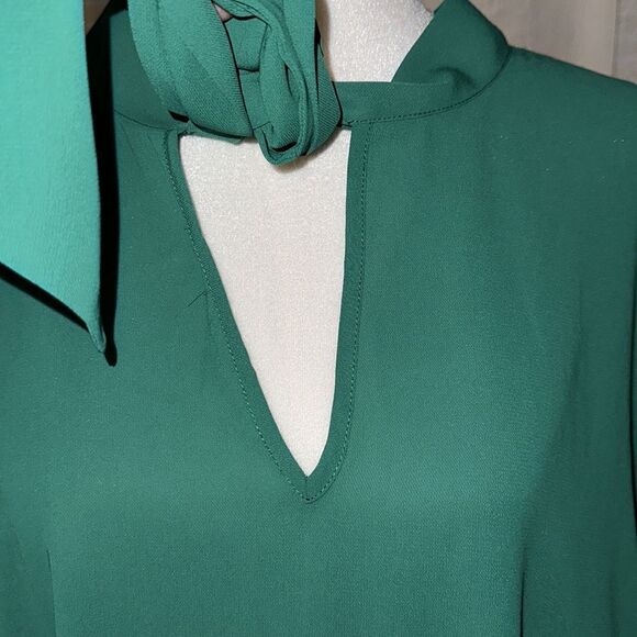 ELOQUII 28 Green Lightweight Flowy Bell Quarter Sleeve Front Neck Tie Blouse - Picture 8 of 14